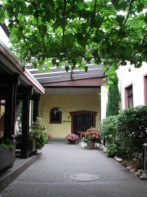 Gemeindehaus Innenhof in Ockenheim